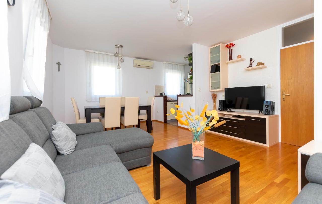 Apartment Pepalo,Omis Free Parking Luaran gambar