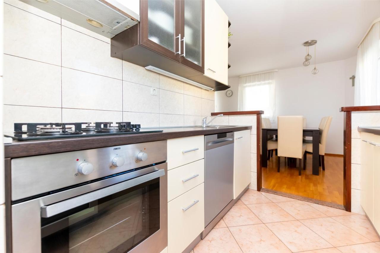 Apartment Pepalo,Omis Free Parking Luaran gambar