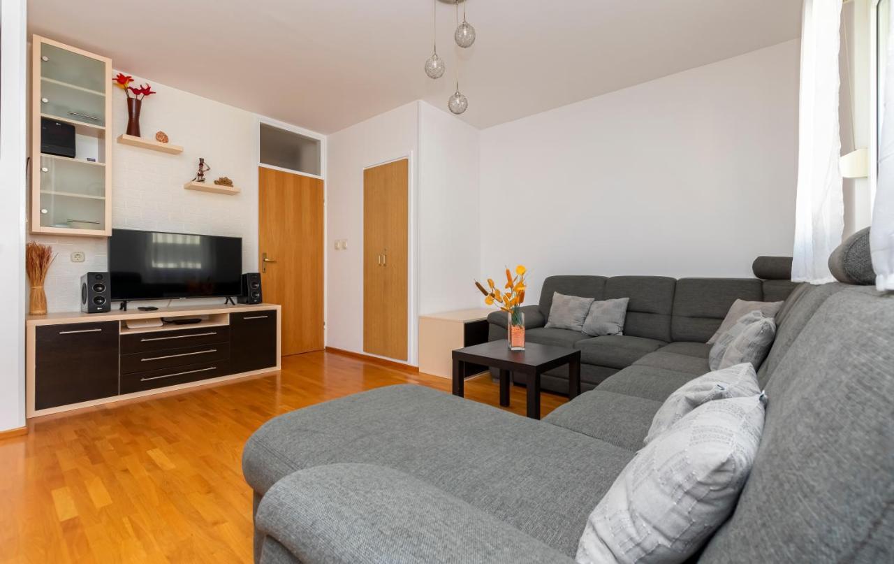 Apartment Pepalo,Omis Free Parking Luaran gambar